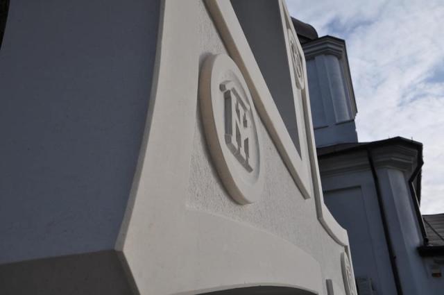 Slujire arhierească la Parohia Roșca din Iași. IPS Teofan a binecuvântat „Crucea Bucuriei” și casa parohială