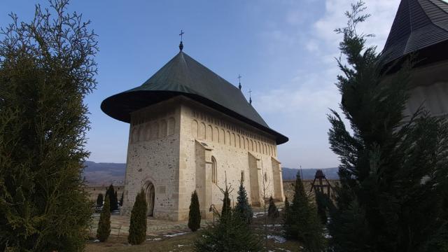 Binecuvântare arhierească la Mănăstirea Dobrovăț