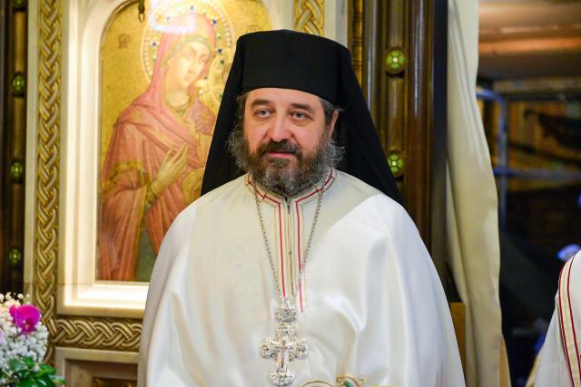(Video) Arhim. Nichifor Horia: „Să ne asemănăm Sfinților Trei Ierarhi, urmându-le credința, făcând ca ei”