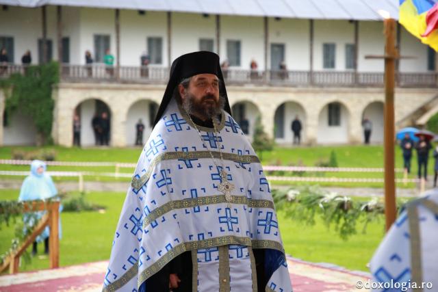 (Audio) „Binecuvântarea lui Hristos aduce pace în minte și în suflet” ‒ Arhim. Nichifor Horia