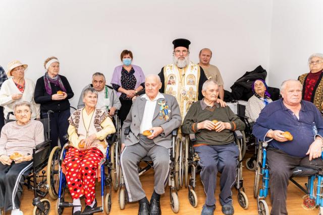 IPS Ioachim, alături de vârstnicii rezidenți de la Hârja