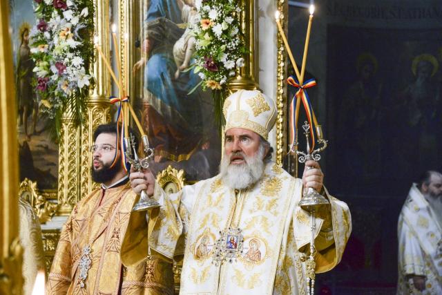 Hramul istoric al Catedralei mitropolitane din Iași, sărbătorit în prezența a șapte arhierei