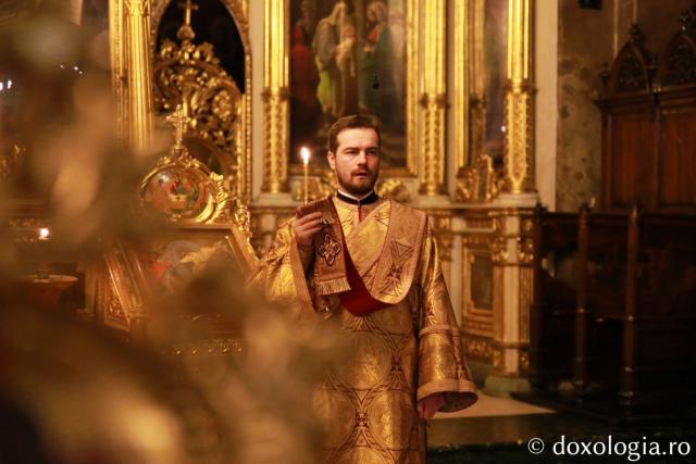 Părintele Mitropolit Teofan a slujit la Catedrala Mitropolitană: „Viața creștină este o cruce zilnică”