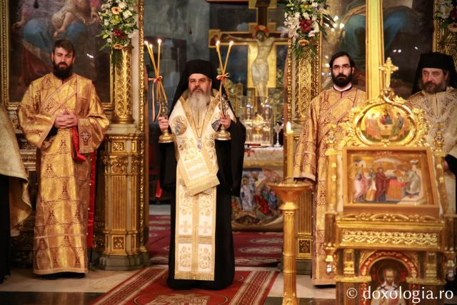 (Foto) „Preacurată, Domnul este cu Tine și prin Tine împreună cu noi!” – Priveghere de hram la Catedrala Mitropolitană