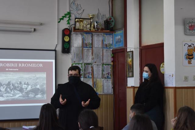 „Împreună de ziua dezrobirii”, la Școala „Ion Creangă” din Târgu Frumos