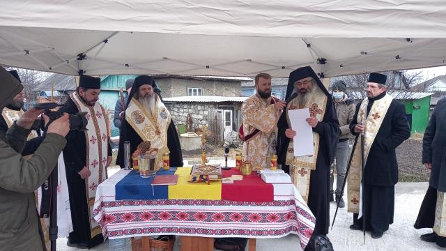 Doi ierarhi au pus piatra de temelie a Bisericii „Sfântul Nicolae” din Edineţ