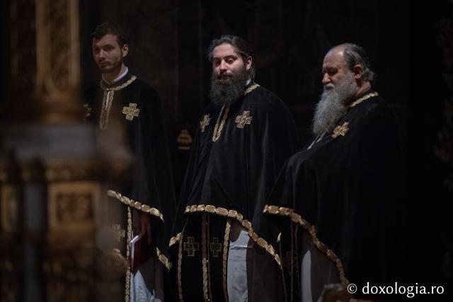 Părintele Mitropolit Teofan a slujit Liturghia Darurilor mai înainte sfințite la Catedrala Mitropolitană