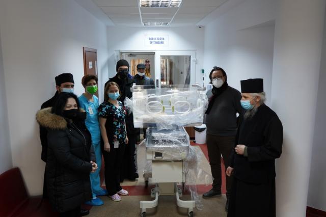 Arhiepiscopia Sucevei și Rădăuților a donat un incubator Spitalului „Sfinții Doctori Cosma și Damian” din municipiul Rădăuți, județul Suceava