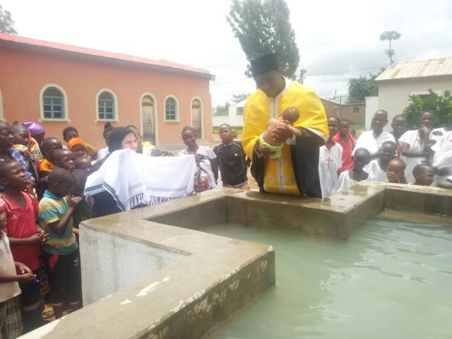 De la moarte la viață – pomenirea morților și 98 de botezuri la Centrul misionar din Kidamali