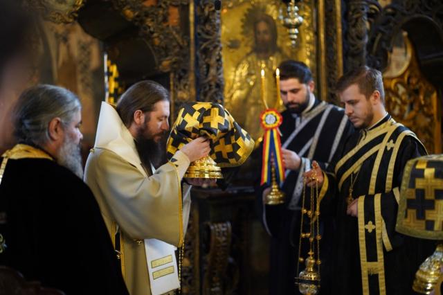 Preasfințitul Părinte Damaschin Dorneanul a săvârșit Liturghia Darurilor înainte sfințite la Catedrala Arhiepiscopală din Suceava