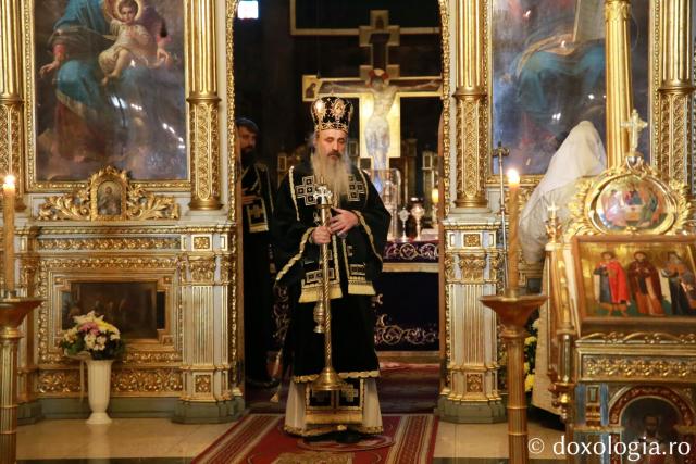 Mitropolitul Moldovei și Bucovinei la Liturghia Darurilor: „Creștinul nădăjduiește că primește de la Dumnezeu har, pace și binecuvântare”