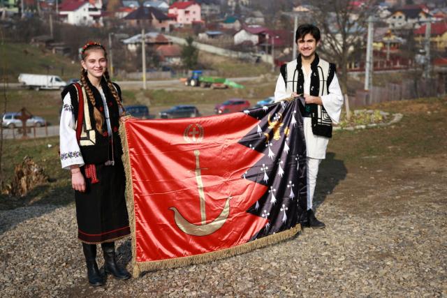 Sfântă Liturghie săvârșită de doi ierarhi, la împlinirea a 103 ani de la Unirea Basarabiei cu România