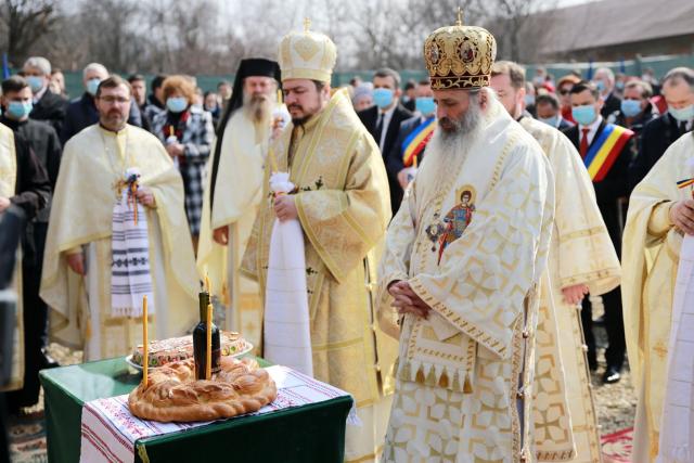 Sfântă Liturghie săvârșită de doi ierarhi, la împlinirea a 103 ani de la Unirea Basarabiei cu România