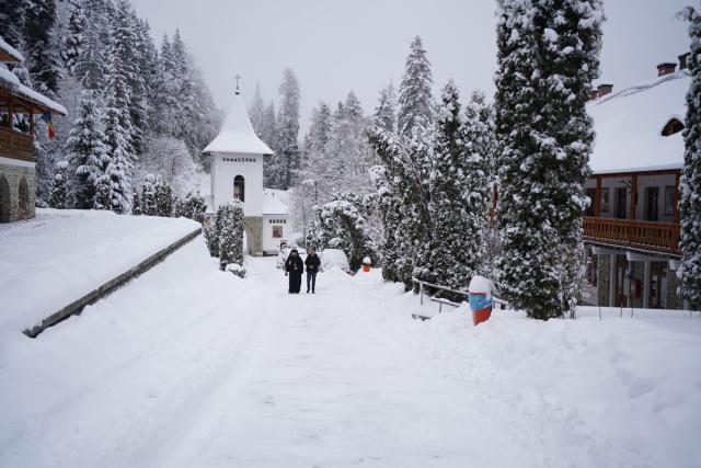 Slujbe arhierești la Mănăstirea Sihla din Neamț. PS Nichifor: „Întâlnirea cu Dumnezeu este esențială pentru noi”