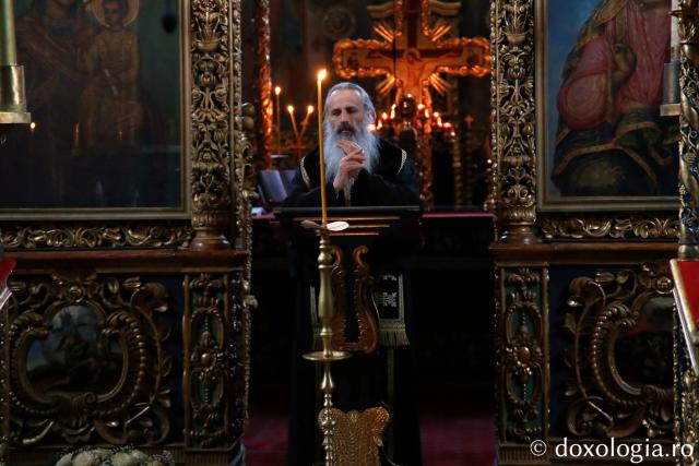 Părintele Mitropolit Teofan în Sfânta și Marea Joi : „Dumnezeu dorește ca în fiecare om să se împlinească taina răstignirii Sale”