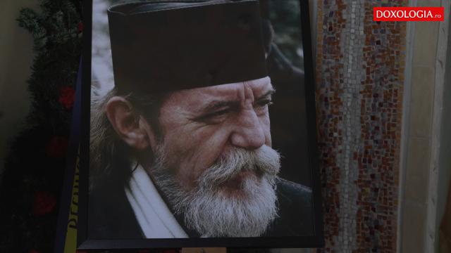 (Video) Părintele Dumitru Merticariu, fratele Preasfințitului Părinte Varlaam Ploieșteanul, a fost înmormântat