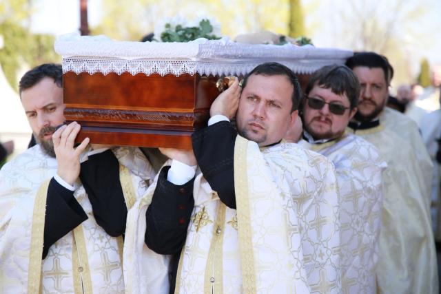 Părintele Iulian Ancuță de la Parohia Tabăra a fost înmormântat astăzi de IPS Teofan