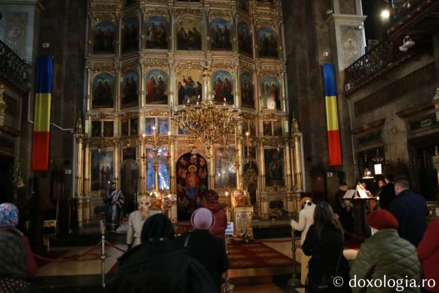 Părintele Mitropolit Teofan la Liturghia Darurilor: „Viața creștină este foarte surprinzătoare”