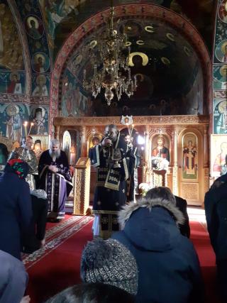 Slujiri arhierești la biserica Spitalului de Copii Botoșani, la Mănăstirea Popăuți și la Mănăstirea Coșula