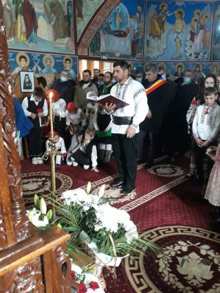 PS Părinte Nichifor Botoșăneanul a explicat credincioșilor din Țolici de ce cinstim Sfânta Cruce