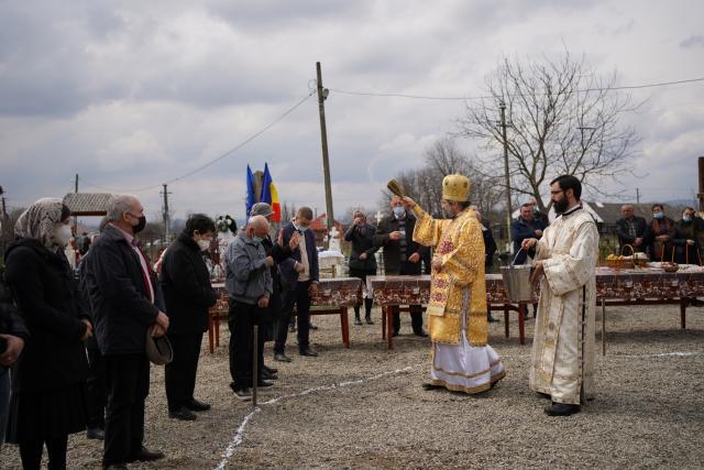 Piatră de temelie pentru o nouă biserică parohială în Râșca, după ce fostul locaș de cult a fost distrus de un incendiu