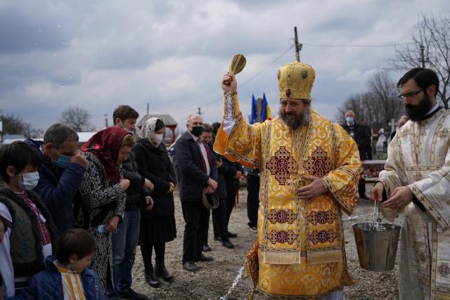 Piatră de temelie pentru o nouă biserică parohială în Râșca, după ce fostul locaș de cult a fost distrus de un incendiu