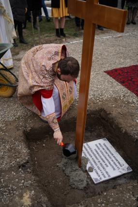Piatră de temelie pentru o nouă biserică parohială în Râșca, după ce fostul locaș de cult a fost distrus de un incendiu