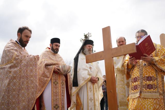 Piatră de temelie pentru o nouă biserică parohială în Râșca, după ce fostul locaș de cult a fost distrus de un incendiu
