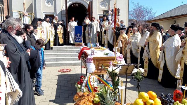 Părintele Dumitru Merticariu a fost înmormântat lângă biserica unde a slujit aproape trei decenii