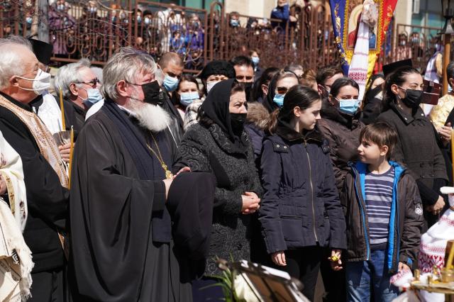 Părintele Dumitru Merticariu a fost înmormântat lângă biserica unde a slujit aproape trei decenii