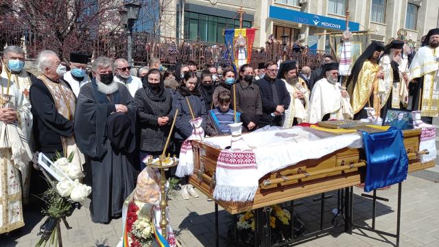 Părintele Dumitru Merticariu a fost înmormântat lângă biserica unde a slujit aproape trei decenii