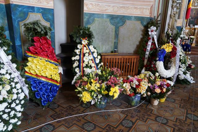 Părintele Dumitru Merticariu a fost înmormântat lângă biserica unde a slujit aproape trei decenii