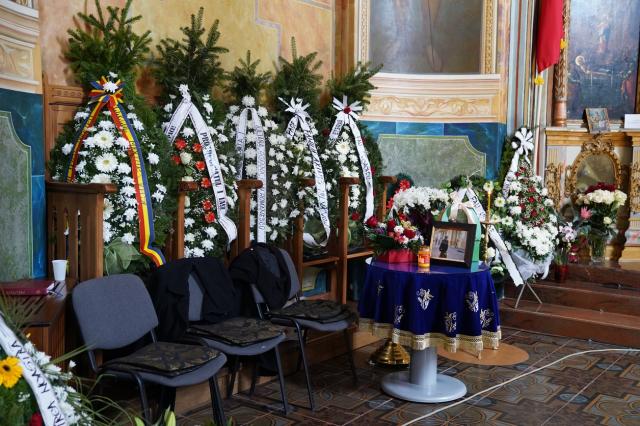 Părintele Dumitru Merticariu a fost înmormântat lângă biserica unde a slujit aproape trei decenii