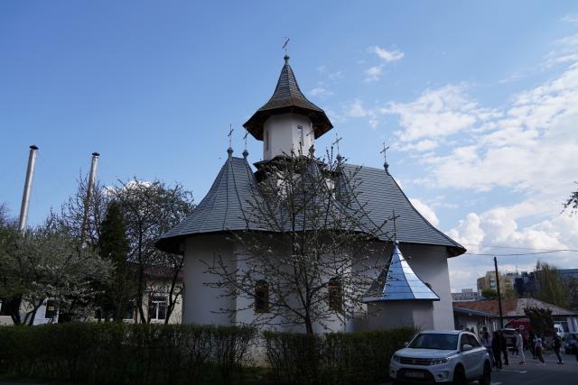 „Crucea Patriarhală”, cea mai mare distincție a Bisericii Ortodoxe Române, oferită părintelui Dan Damaschin