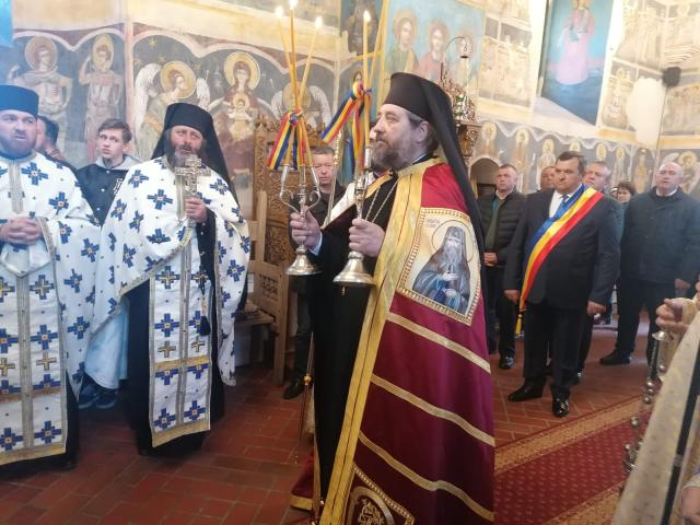 Slujiri arhierești la biserica Spitalului de Copii Botoșani, la Mănăstirea Popăuți și la Mănăstirea Coșula