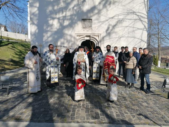 Slujiri arhierești la biserica Spitalului de Copii Botoșani, la Mănăstirea Popăuți și la Mănăstirea Coșula