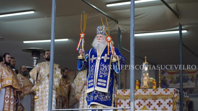 Liturghie arhierească în Duminica Sfintei Cruci la Catedrala Arhiepiscopală din Suceava
