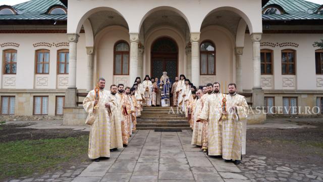 Liturghie arhierească în Duminica Sfintei Cruci la Catedrala Arhiepiscopală din Suceava