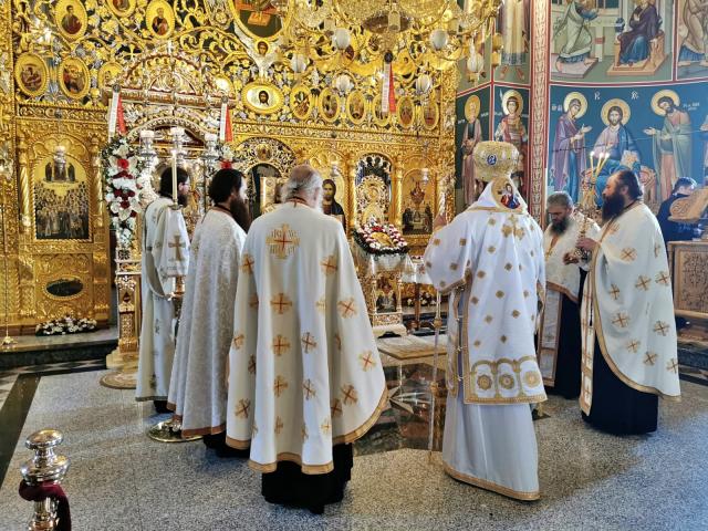 Praznicul Învierii Domnului la Mănăstirea Popăuți: „Hristos a făcut semne și minuni mari, iar cel mai mare semn este învierea Sa din morți”