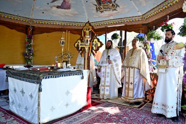 Cinstirea Sfântului Apostol Toma în altarul de vară al Parohiei Andrieșeni