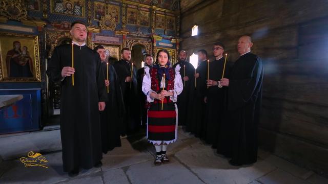 (Video) Hristos a înviat – Iulia Ioana Vlad și Grupul Psaltic Theologos