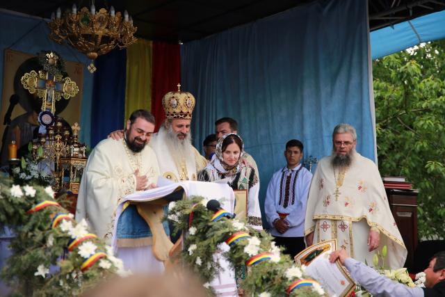 Ctitoria Părintelui Patriarh Teoctist Arăpașu, resfințită de IPS Părinte Mitropolit Teofan