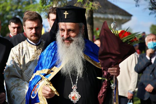 Ctitoria Părintelui Patriarh Teoctist Arăpașu, resfințită de IPS Părinte Mitropolit Teofan