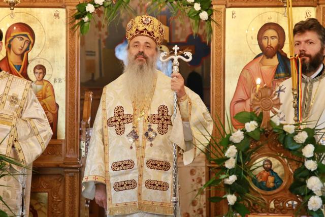 Ansamblul Parohiei Curături a fost binecuvântat de Părintele Mitropolit Teofan
