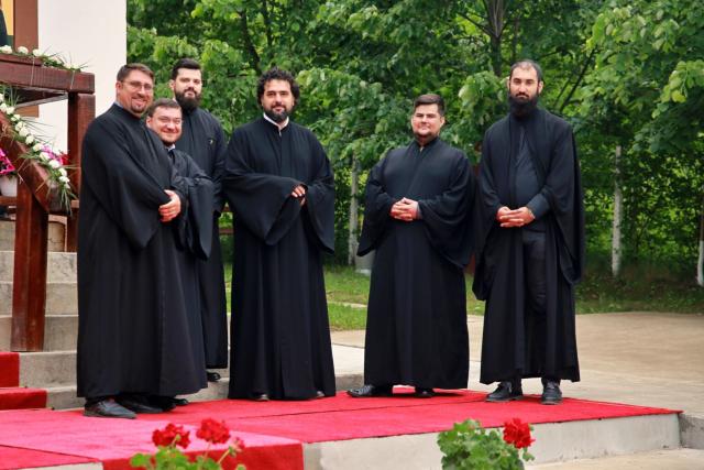 Ansamblul Parohiei Curături a fost binecuvântat de Părintele Mitropolit Teofan