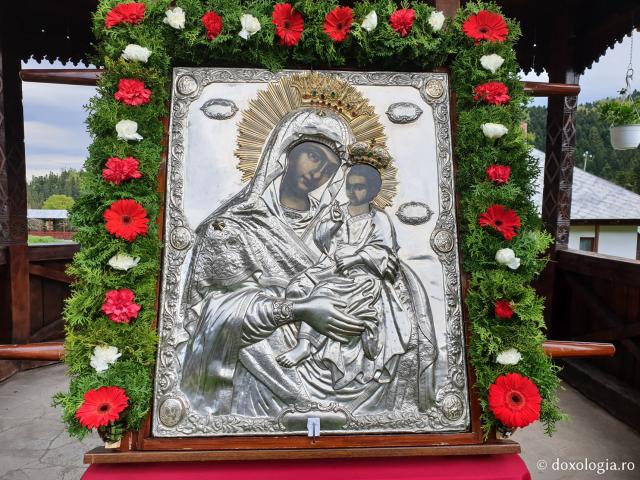 (Foto) Izvorul Tămăduirii la Mănăstirea Horaița – 7 mai 2021