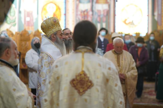 IPS Mitropolit Teofan, la Parohia Precista II din Piatra Neamț: „Creștinul adevărat este creștinul care nu deznădăjduiește”