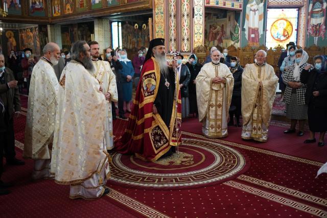 IPS Mitropolit Teofan, la Parohia Precista II din Piatra Neamț: „Creștinul adevărat este creștinul care nu deznădăjduiește”