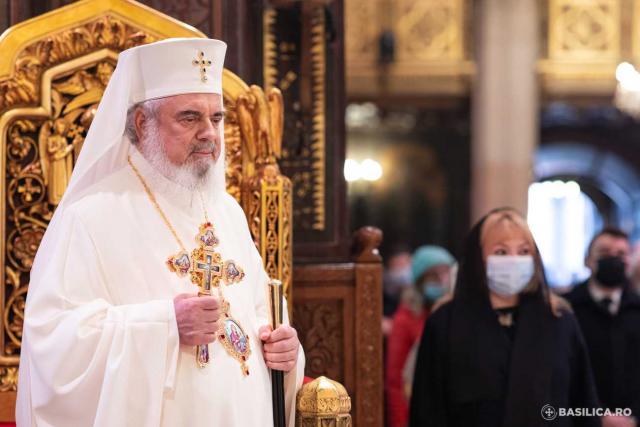 Părintele Patriarh Daniel: „Iisus Hristos iartă, vindecă şi ridică pe cel bolnav”