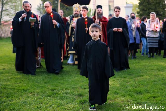 Slujba Prohodului la Mănăstirea „Sfinții Trei Ierarhi” din Iași. PS Nichifor Botoșăneanul a oficiat ultima denie din acest an